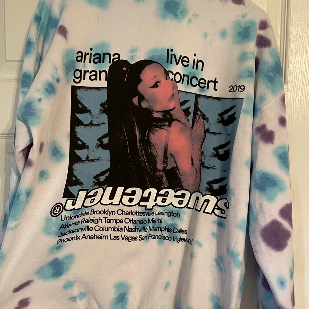 Ariana Grande Sweetener World tour crewneck—RARE